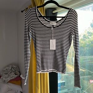 Universal Thread Top